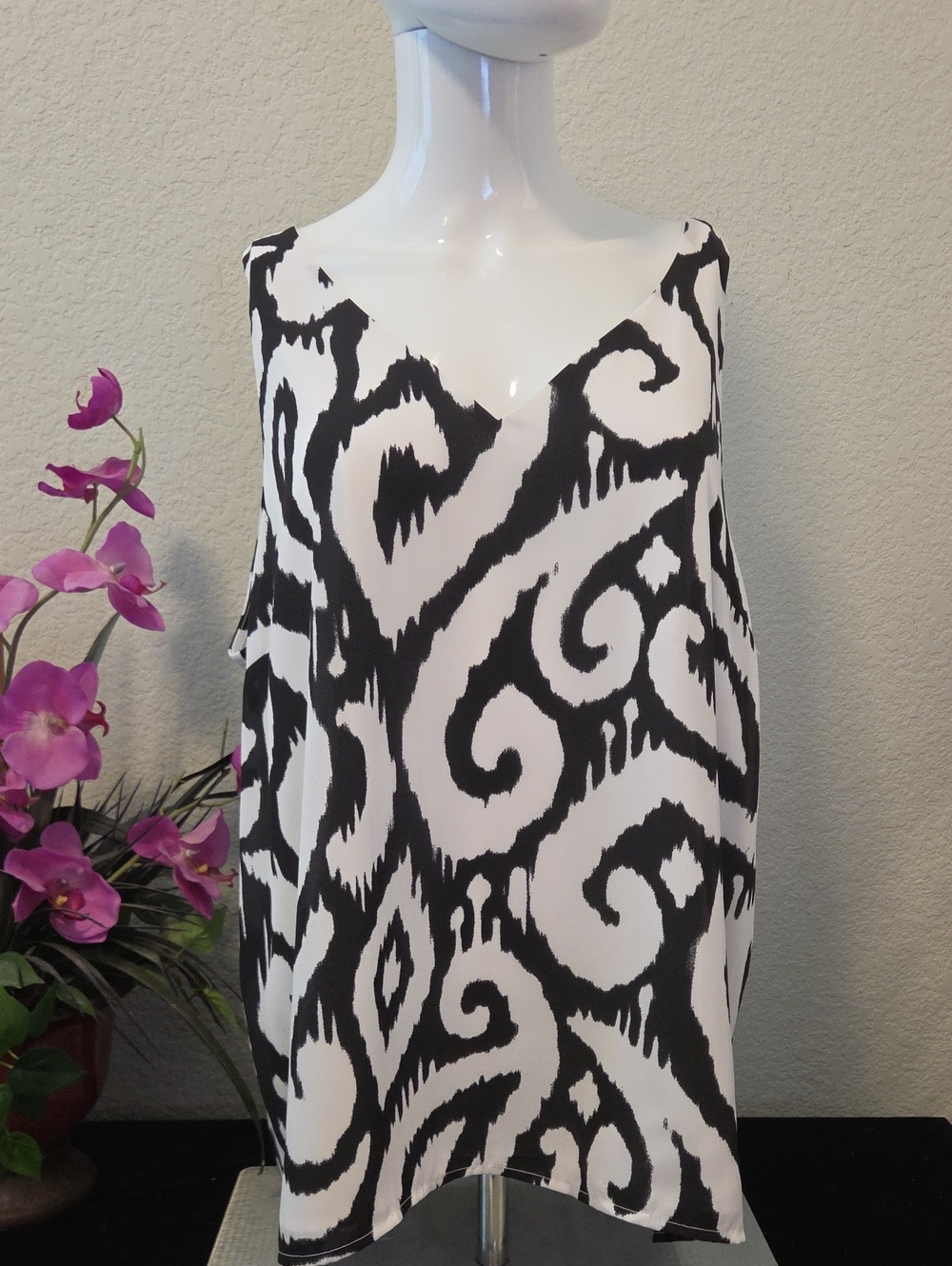 Ann Taylor Black & White Printed Sleeveless Camisole